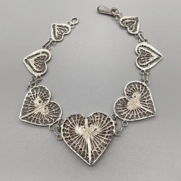 Vintage graduated heart shaped filigree bracelet 8 inches in sterling sterling - Picture 6 of 7
